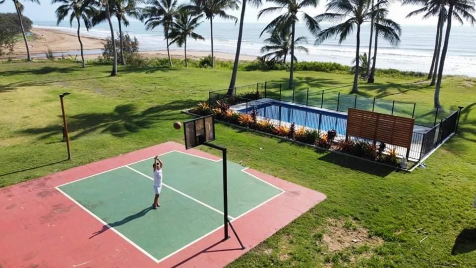 Sarina Beach Motel Grasstree Beach Esterno foto