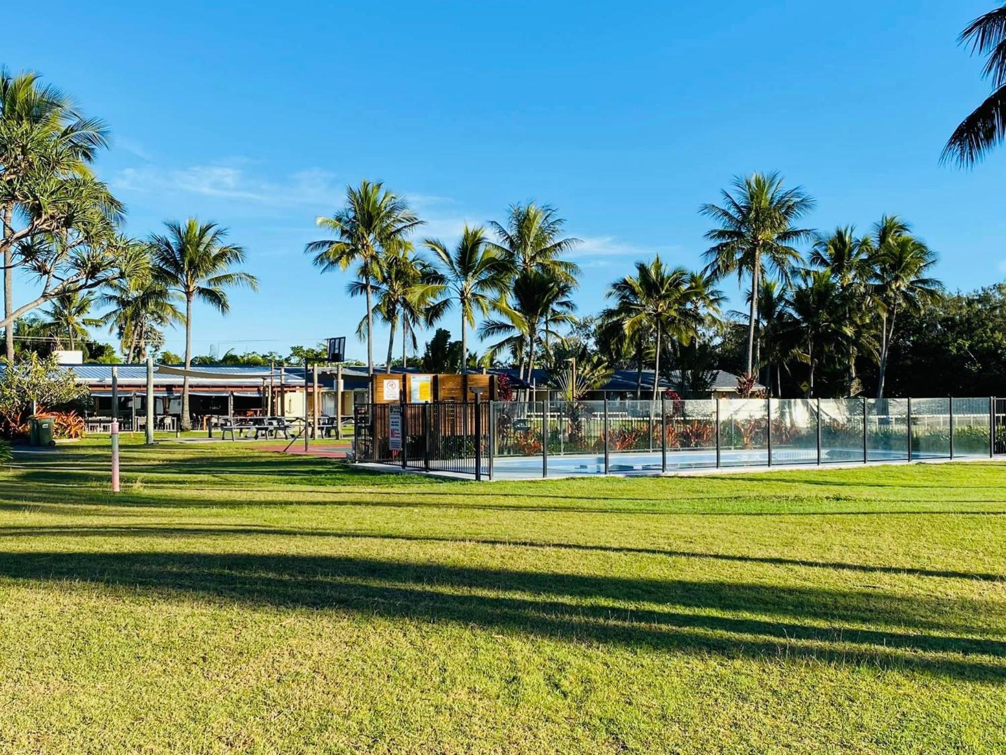 Sarina Beach Motel Grasstree Beach Esterno foto
